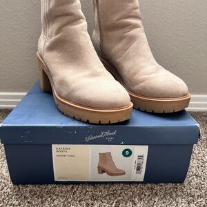 Universal Thread Women's Cream Heeled Boots